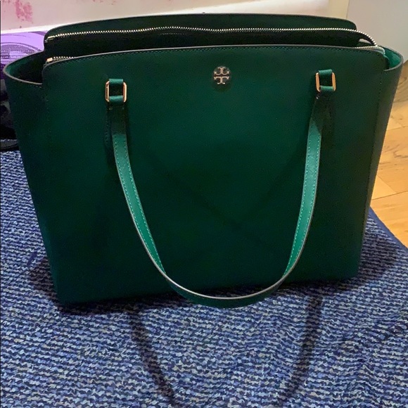 Tory Burch Handbags - NWT Tory Burch Emerson tote- Emerald Green